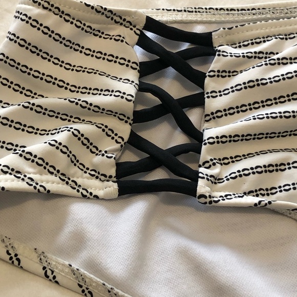 🎉 5/$15 🎉 White/Black Striped Bottoms (S) - Picture 2 of 8